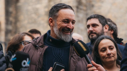 Santiago Abascal atiende a los medios en Panticosa