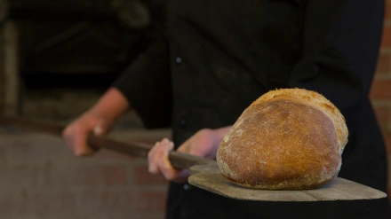 Panadería: panes horneados en horno de leña.