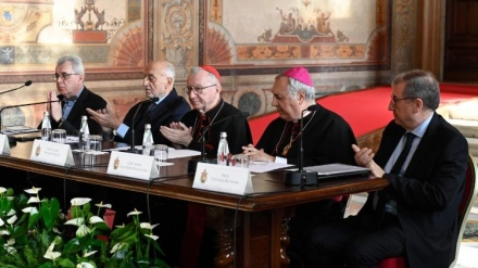 Parolin durante la conferencia