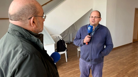 Expósito y Antonio, dueño del bar de mayores de Adamuz