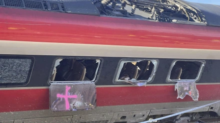 Vista del tren Iryo que descarriló e impactó contra un Alvia, dejando al menos 41 víctimas mortales