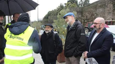 Néstor Rego con los ganaderos en Lugo