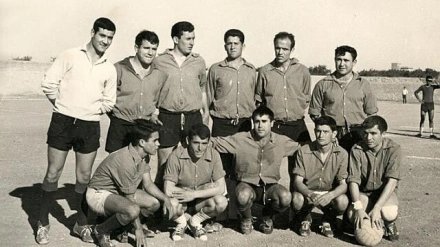 Imagen de uno de los primeros equipos del CD Español de San Vicente hace medio siglo.