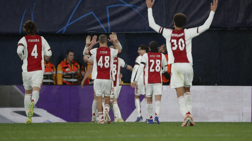 Los jugadores del Ajax celebran el segundo gol en el Villarreal - Ajax