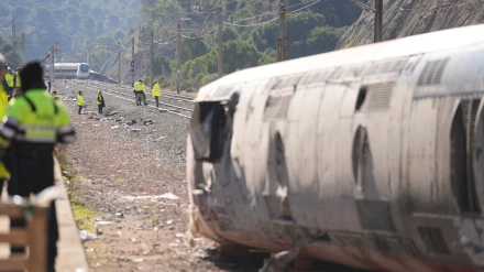 Uno de los vagones del tren de Iryo que descarriló, a 20 de enero de 2026, en Adamuz, Córdoba, Andalucía (España)