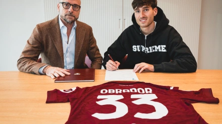 Rafa Obrador firmando por el Torino