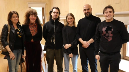 Visita de los becados de las residencias artísticas al Coliving municipal de O Carme