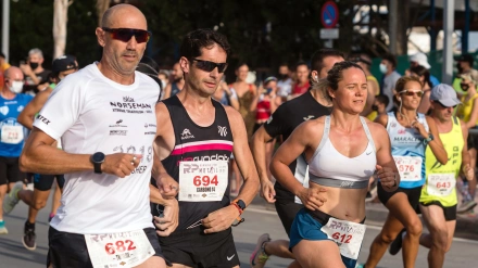 Atletas en una de las anteriores ediciones de la Carrera Carchuna Calahonda