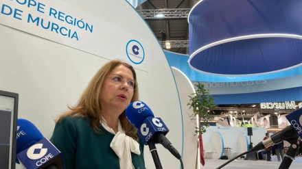 Visitación Martínez, presidenta de la Asamblea, en FITUR