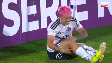 Zavala se lleva la mano a la pierna tras su penalti fallado ante Peñarol.