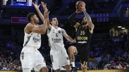 Edy Tavares y Alberto Abalde durante un partido del Real Madrid de la Eurolilga