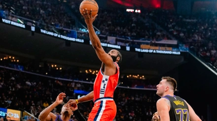 Los Clippers volvieron a derrotar a los Lakers un mes después, esta vez como locales.