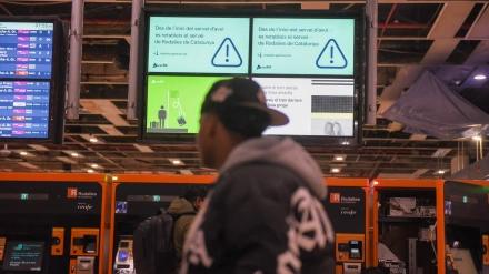 Viajeros en la Estación de Sants,en Barcelona
