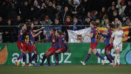 Las jugadoras del Barcelona celebran su gol contra el Real Madrid