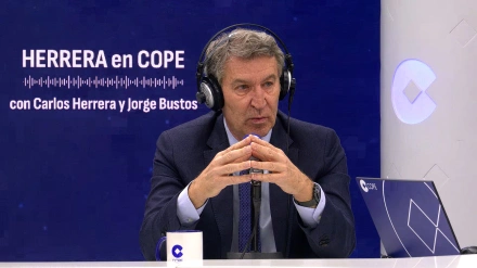 Alberto Núñez Feijóo en un momento de la entrevista en Herrera en COPE