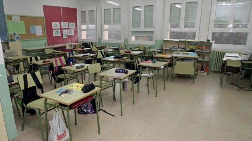 Las aulas del Colegio Pinar Grande de Navaleno se vaciaron ayer después de que los padres decidieran llevarse a sus hijos del centro