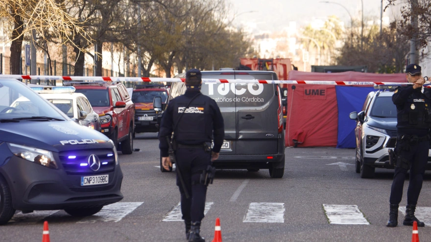 Llegada de un coche fúnebre al anatómico forense de Córdoba