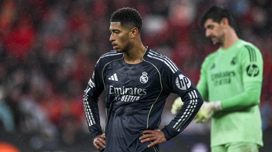 Bellingham y Courtois, durante el Benfica - Real Madrid