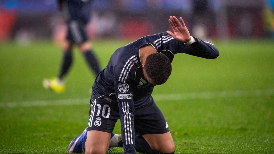 Kylian Mbappé del Real Madrid reacciona durante el partido de fútbol de la UEFA Champions League entre el SL Benfica y el Real Madrid CF en el Estadio do Sport Lisboa e Benfica