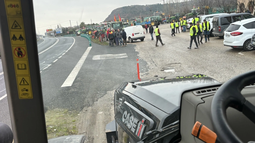 El campo riojano se planta y colapsa las carreteras en una protesta para denunciar la crisis del sector y exigir precios justos frente a la PAC y el acuerdo con Mercosur