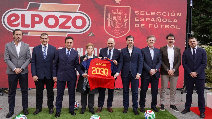 Directivos de la RFEF y de El Pozo Alimentación, durante la presentación del acuerdo entre ambas organizaciones