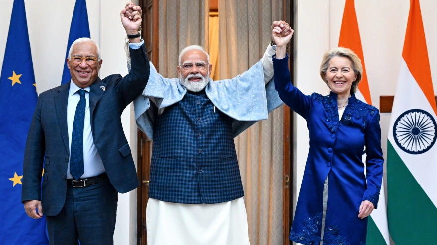 (Foto de ARCHIVO)HANDOUT - 27 January 2026, India, New delhi: (L-R) Antonio Costa, president of the European Council, Narendra Modi, India's prime minister, and Ursula von der Leyen, president of the European Commission raise their joined hands as they pose for photographs at Hyderabad House. Photo: -/European Council/dpa - ATTENTION: editorial use only and only if the credit mentioned above is referenced in full27/1/2026 ONLY FOR USE IN SPAIN