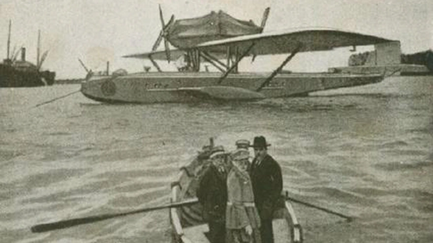 El hidroaviuón Plus Ultra