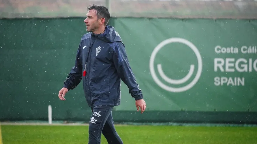 Adrián Colunga, durante una sesión de entrenamiento esta semana