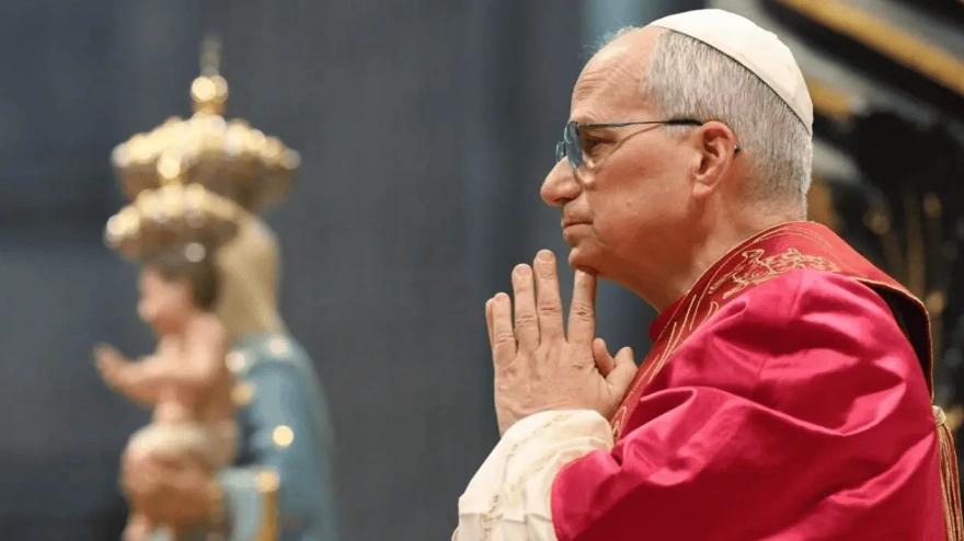 El Papa León XIV, durante el Rosario por la paz del mundo el 11 de octubre de 2025