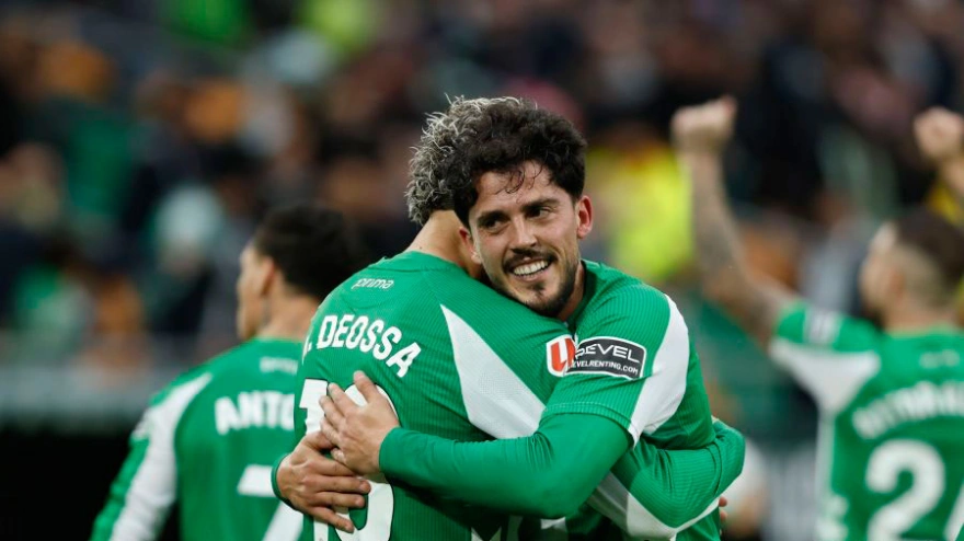 Pablo Fornals celebra su gol de la victoria en el Betis-Valencia