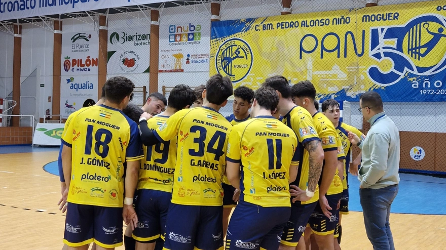 Jugadores del Pedro Alonso Niño de Moguer antes del encuentro