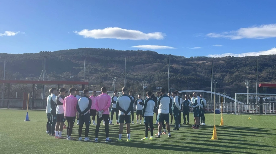 Funes reunió a sus jugadores en Lezama antes de entrenar.