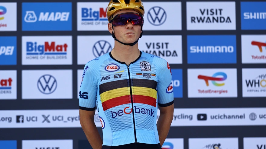 KIGALI (Rwanda), 28/09/2025.- Remco Evenepoel from Belgium prepares to compete in the Elite Men race at the UCI Road Cycling World Championships in Kigali, Rwanda, 28 September 2025. (Ciclismo, Bélgica, Ruanda) EFE/EPA/KIM LUDBROOK