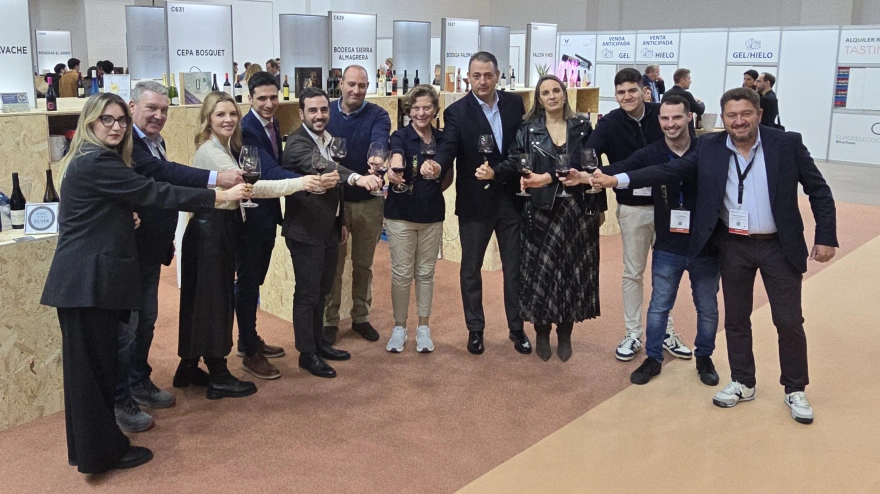 El vino de Almería desembarca con éxito en la Barcelona Wine Week y capta el interés de los sumilleres