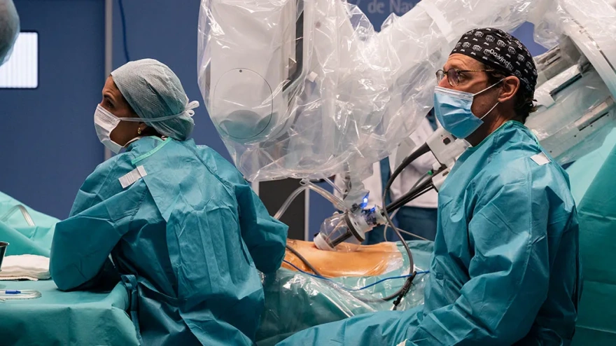 Especialistas en Urología de la Clínica Universidad de Navarra intervienen un cáncer de próstata con el nuevo Da Vinci® Single Port