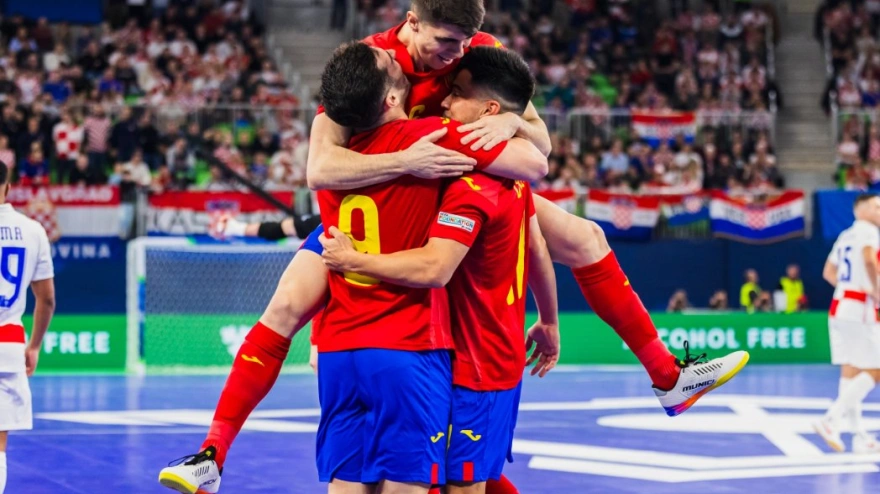 Los jugadores de España celebran uno de los goles ante Croacia