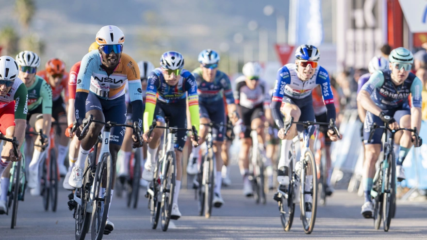 Victoria al esprint del eritreo Girmay