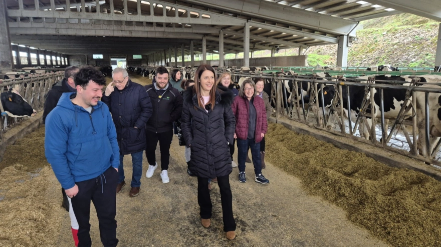 María José Gómez visita una granja en A PASTORIZA