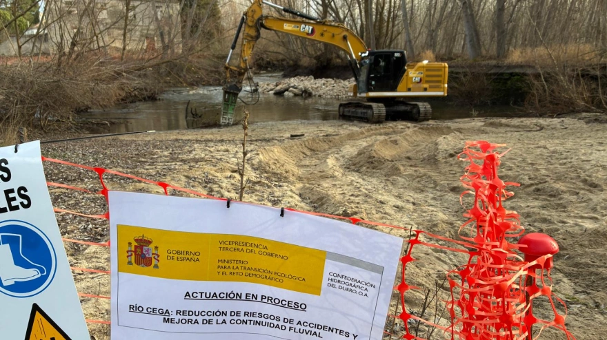 Los vecinos de Veganzones (Segovia) se plantan ante la CHD por el derribo sin previo aviso de la presa de Puente de Mesa