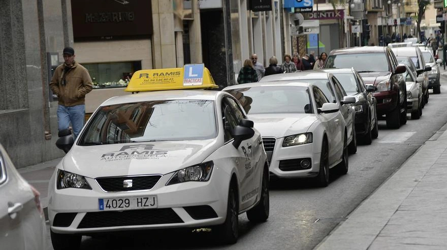 Coches autoescuela europa press