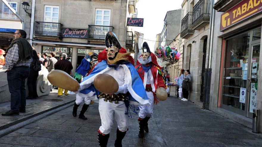 Pantallas en las calles de Xinzo, en Ourense