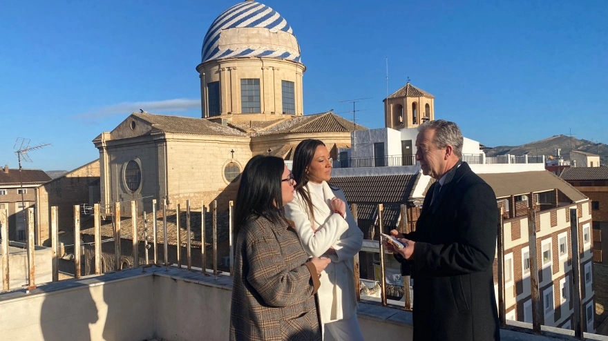 La consejera Carmen Conesa asiste a la inspección técnica de la basílica de Yecla