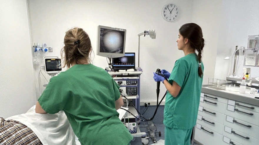 Nueva sala de endoscopias con profesionales realizando una prueba