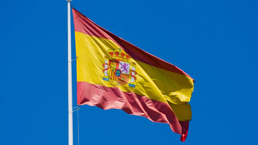 Bandera de España en el Palacio Real, en Madrid