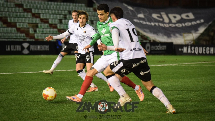 Carbonell, del Zamora CF, en el duelo ante el Mérida