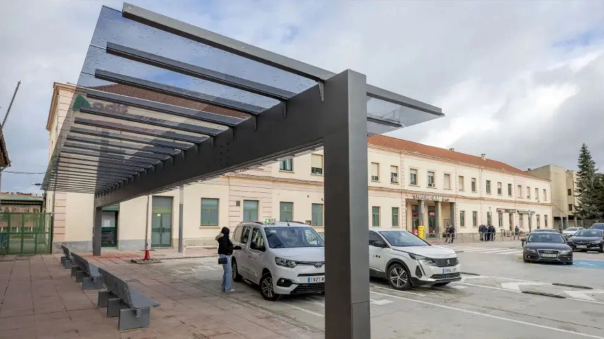 Taxis en la estación de tren de Pamplona