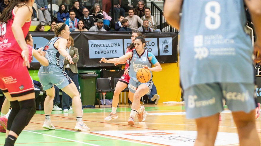 Imagen del duelo en Navia entre Celta y Cáceres