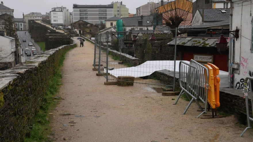 El paso por el adarve ha quedado restablecido