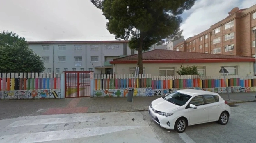 El CEIP Plurilingüe Ponzos está situado en el barrio de Ultramar, en Ferrol