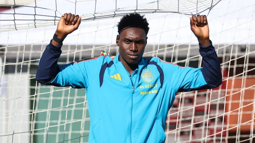 Samu Aghehowa con la Selección Española